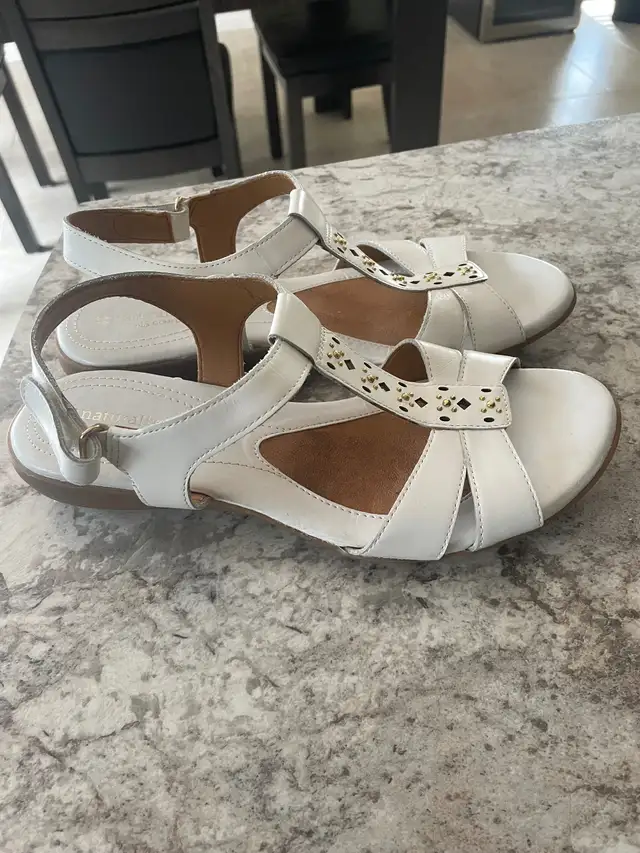 Sandales blanches Naturalizer in Women's - Shoes in Québec City - Image 2