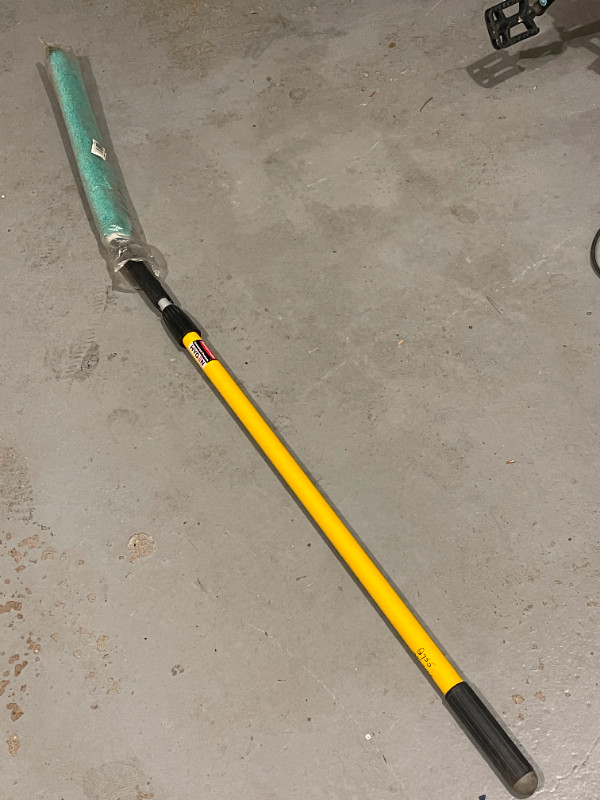 Extendable FLEXI-WAND DUSTER Cleaning Overhead Pipes in PARKADES in Other Business & Industrial in St. Albert