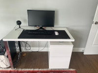 Desk for sale 