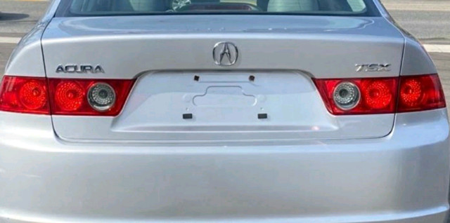 Acura Tsx trunk lid 2004 in Auto Body Parts in Barrie - Image 2