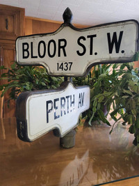 Bloor St W / Perth Ave Double Sign