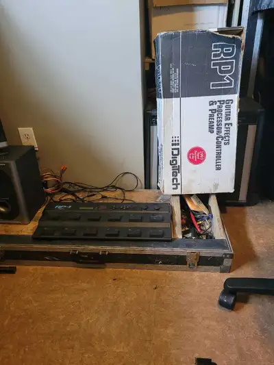 Vintage digitech rp1 Comes with road case that has removable lid. Original box and power cable