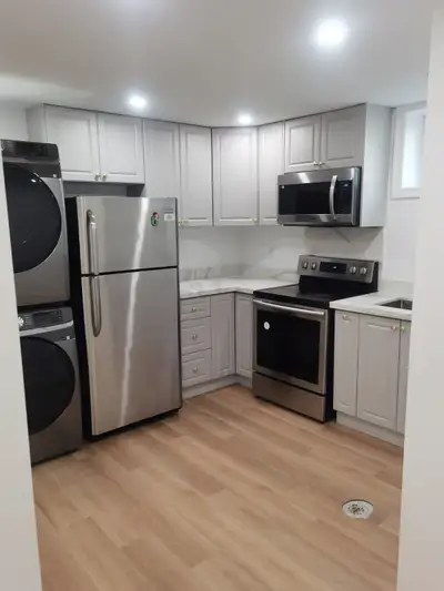 3 bedroom Basement  in Mississauga Cooksville for ret