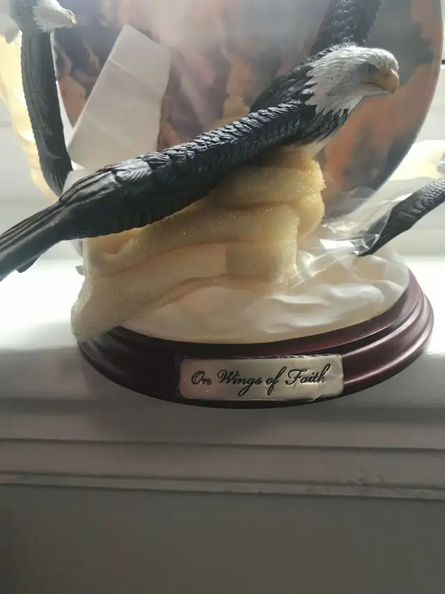 Eagle sculpture in Arts & Collectibles in Peterborough - Image 3
