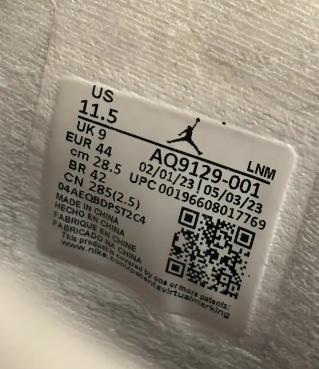 Air Jordan 4 ‘Frozen Moments’ – Size 11.5W - 10M- good condition in Men's Shoes in Longueuil / South Shore - Image 3