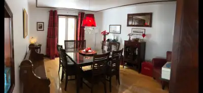 ensemble de salle à manger en bois franc .  , View more