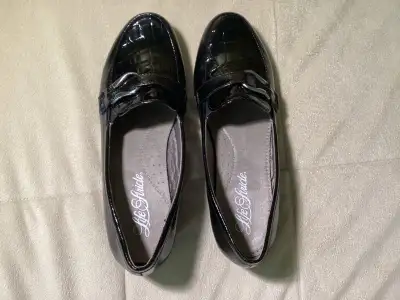 New woman shoes size 7, View more