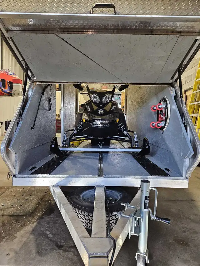 motoneige et remorque à vendre in Snowmobiles in Laval / North Shore - Image 4