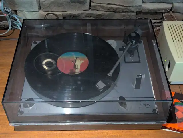 Thorens TD165 stereo turntable  in Stereo Systems & Home Theatre in Ottawa - Image 5