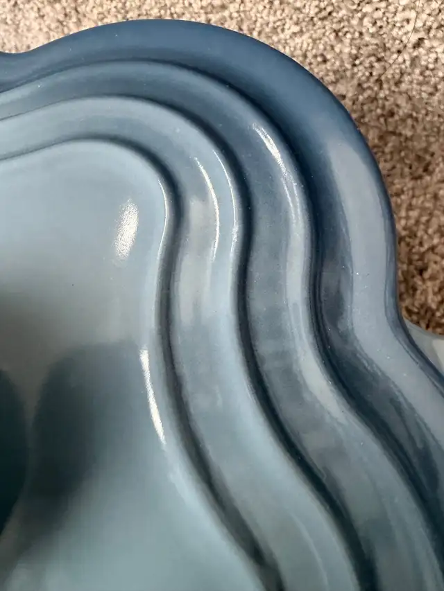 Rare Le Creuset flower cast iron in Chambray in Kitchen & Dining Wares in Calgary - Image 4