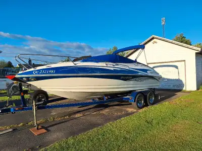 Je mets en vente mon Larson Senza 22 pieds de 2006, un bateau idéal pour les sorties en famille ou e...