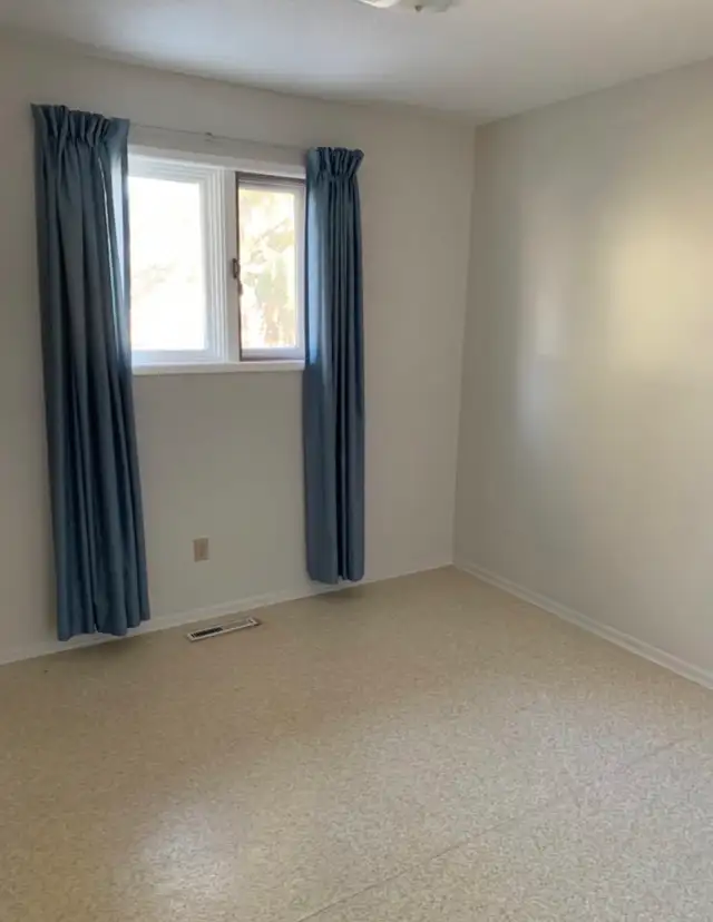  FULL HOUSE FOR RENT – 22 Dumont Cres., Nutana Park -East Side in Long Term Rentals in Saskatoon - Image 5
