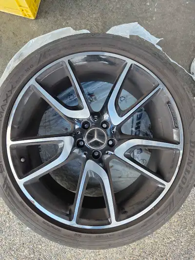 Selling a single used Mercedes AMG rim with a Dunlop Sport Maxx tire, sized at 255/40ZR21 102Y. This...