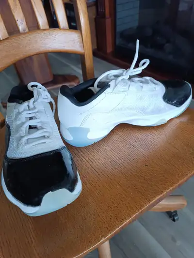 Women's Nike Basketball Sneakers 8-9 (40), View more