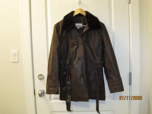 WOMEN'S WINTER LEATHER JACKETS AND MATCHING GLOVES in Women's - Tops & Outerwear in Calgary - Image 4