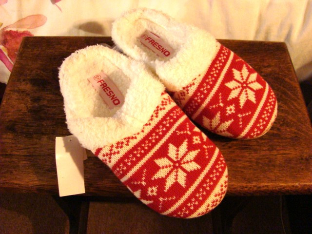 New Women's Fresno Seasonal Slippers in Women's - Shoes in Campbell River - Image 2