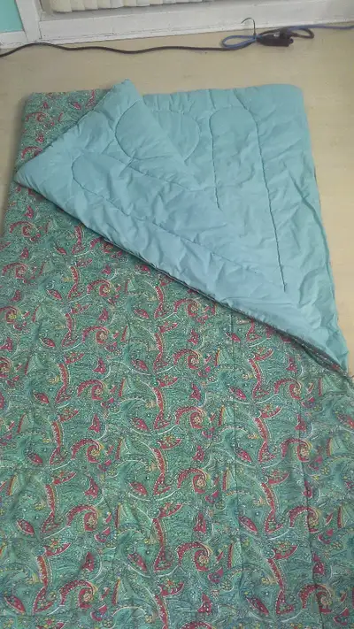 Sac de couchage comme neuf Largeur : 33 pouces Longeur : 67 pouces Tel 819-841-2301 Trois Rivieres