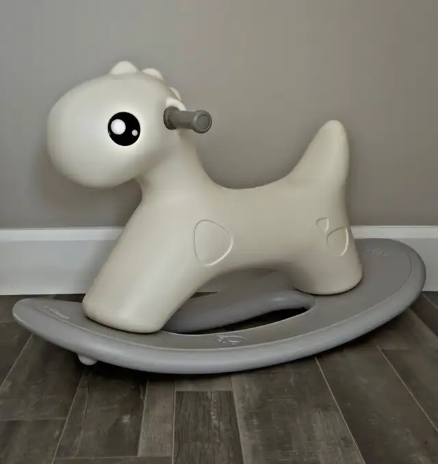Cheval à bascule en plastique in Toys in Lévis - Image 2