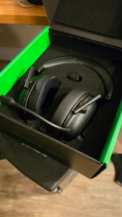 Razer BlackShark V2 Hyperspeed Wireless Headset with NEW EARPADS, View more
