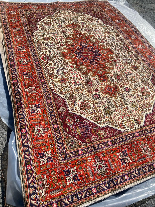 Persian rug 9-8”-6-6” in Rugs, Carpets & Runners in Bedford - Image 3