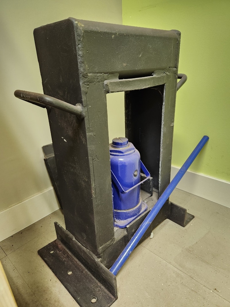 Hydraulic press Free Stuff Calgary Kijiji