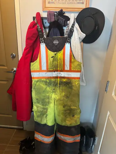 I'm selling a pair of Liberty hi-vis bib overalls, perfect for staying safe and seen on the job. The...