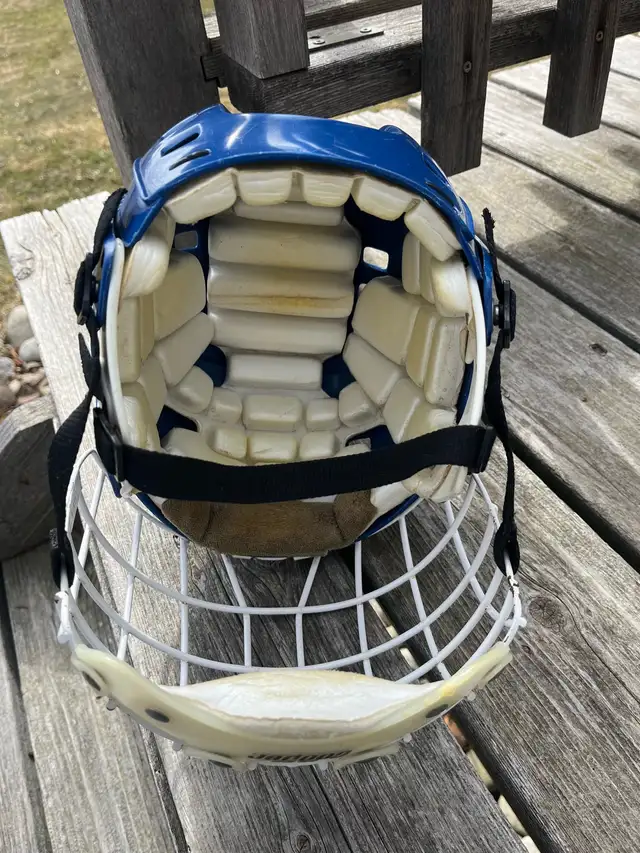 Vintage Cooper SK600 Hockey Helmet & VL50 Cage in Hockey in Oakville / Halton Region - Image 6