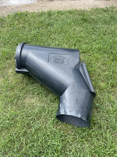 Calmar auger down spout. Came off CR combine. Great shape. Contact. 204-326-8065
