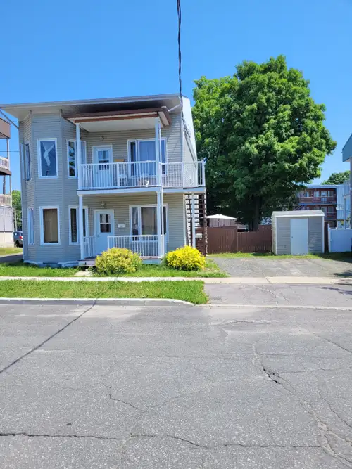 Appartement proche du CEGEP de Shawinigan Tout inclus * Excepté l'électricité -Chambres meublée avec...