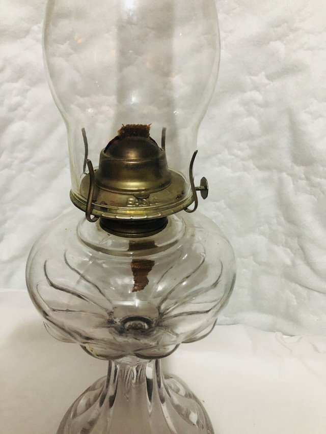 21” tall 1920-30s Eagle Oil lamp in Arts & Collectibles in Oshawa / Durham Region - Image 2