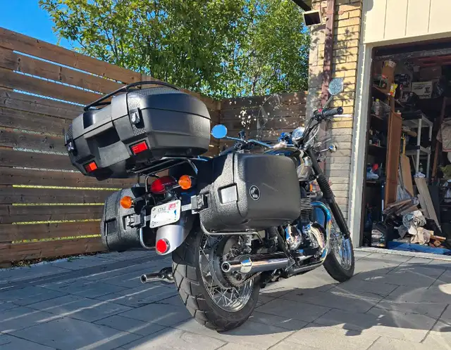 Triumph Bonneville T100 and SE 2002 - 2017 luggage in Motorcycle Parts & Accessories in City of Toronto - Image 3