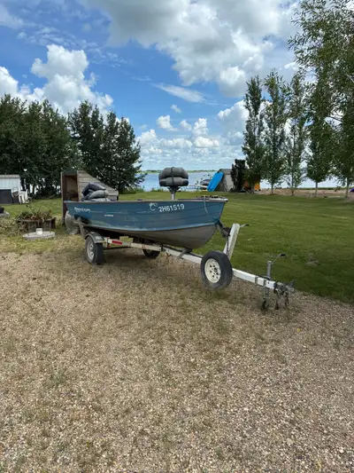 Spectrum HD 1400 LW 14 foot Aluminum fishing boat $8,900 OBO (2022) 20 hp Mercury 4 stroke motor, wi...