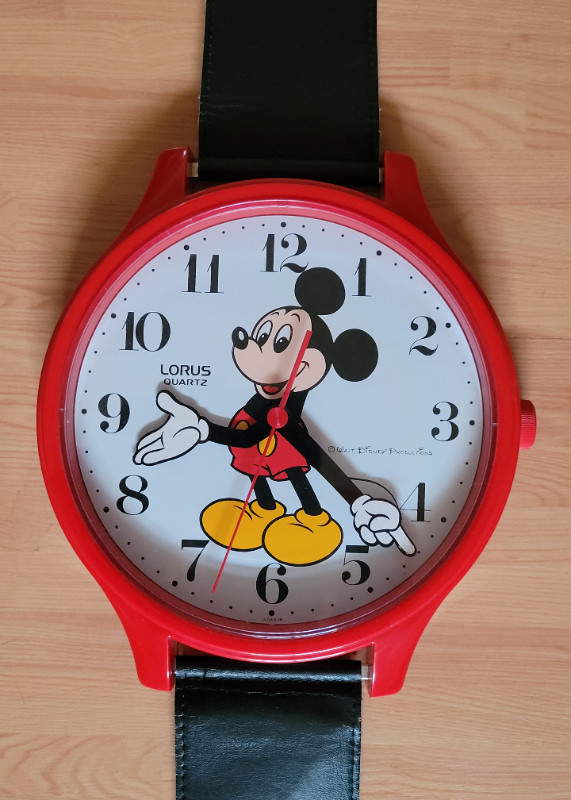 Vintage Walt Disney Lorus Mickey Mouse Giant Watch Wall Clock in Arts & Collectibles in Oshawa / Durham Region - Image 4