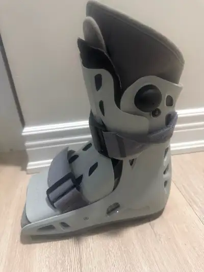 Aircast Air Walker Adult Size Large Used Mavis Rd and 401, View more