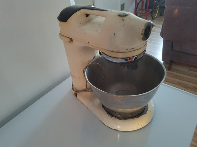 Vintage Mixer Kenwood Chef in Processors, Blenders & Juicers in Gatineau - Image 2