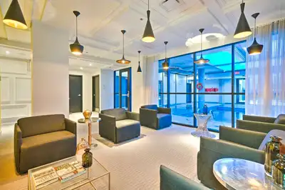 Private Room in Downtown