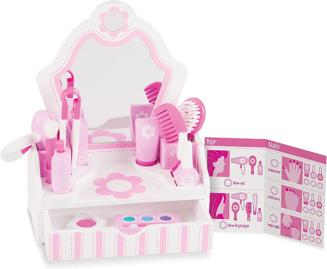 Wooden Beauty Salon Play Set With Vanity and Accessories (18 pcs dans Jouets et jeux  à Saskatoon