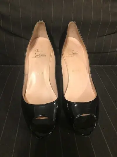 louboutin 39 in Women s Shoes in Toronto GTA Kijiji Marketplaces
