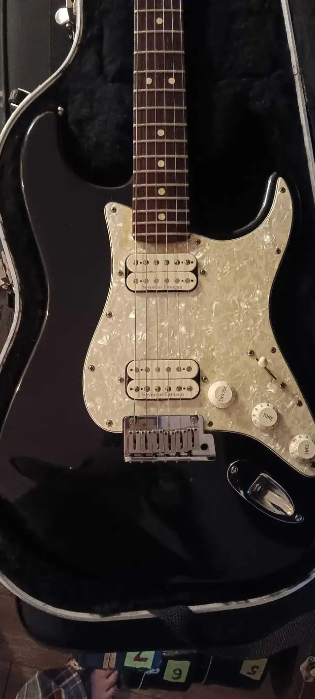USA Fender Stratocaster 1999 in Guitars in Edmonton - Image 4