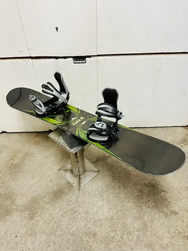 5150 kids snowboard 128 cm with Firefly jr bindings in Snowboard in Markham / York Region - Image 3