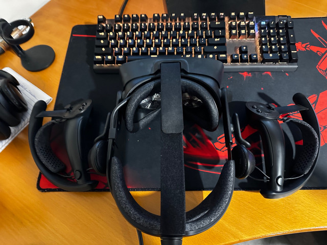 Valve Index VR Kit- Barely used, with box in Other in Markham / York Region - Image 2