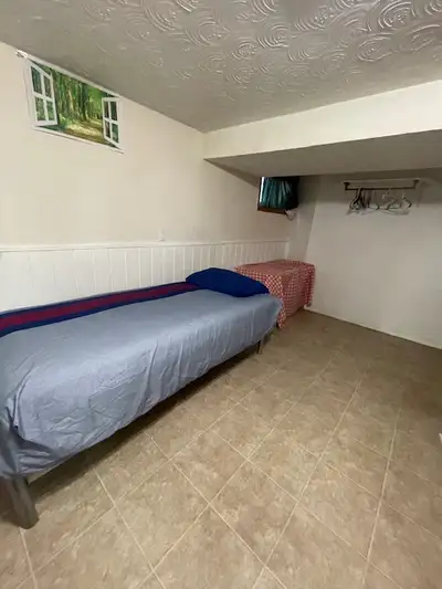 Furnished Room East York & Scarborough Easy English OK. Japanese OK. Quiet, clean, safe home. All ut...