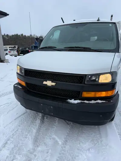 For sale is a 2020 Chevrolet Express Extended with a 4.3L V6 engine. This van has 174,000 km, has be...