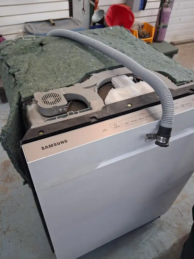 SAMSUNG Dishwasher Like New 3 years old. $100 in Dishwashers in Moncton - Image 2