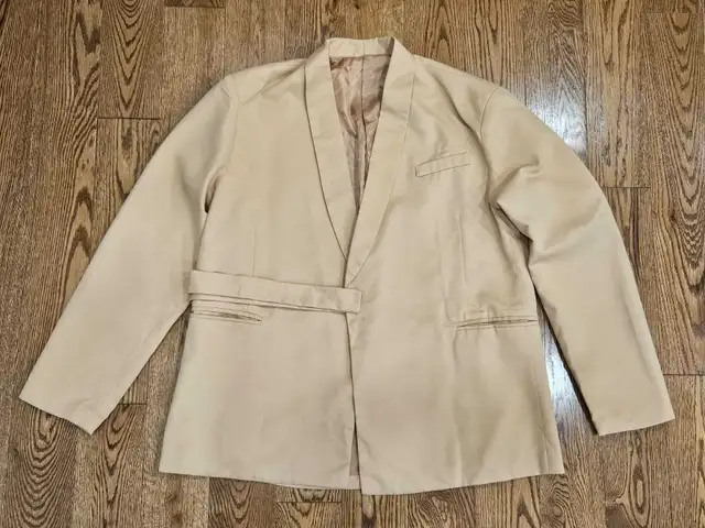 Tan Blazer Wrap Style Men's Large in Men's in City of Toronto - Image 2