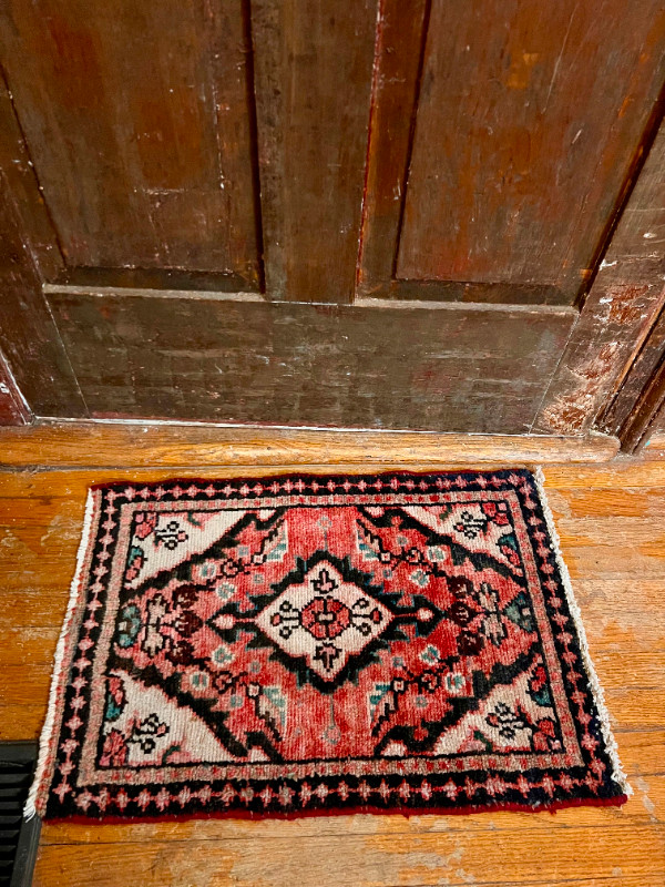 100% Wool Hand knotted Hamedan Persian Rug Welcome Mat in Rugs, Carpets & Runners in Belleville