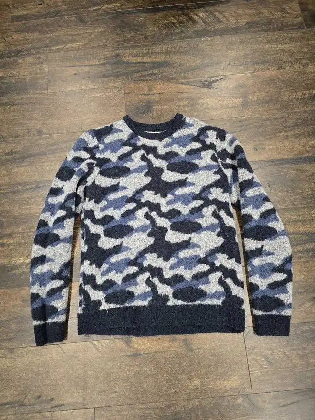 Blue and grey camo Sweater in Men's in Mississauga / Peel Region - Image 2