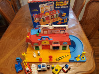 Vintage Fisher Price Little People Play Family Main Street #2500