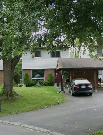 Looking for a roommate to rent a private room in a 4-bedroom house located in Nepean, just 5 minutes...