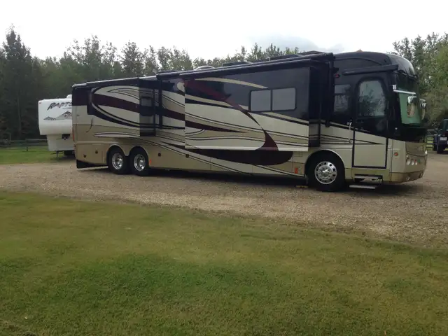 2009 American Coach motorhome in RVs & Motorhomes in Strathcona County - Image 2